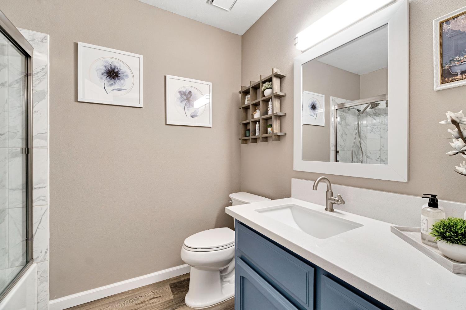 9150 N Woodlawn Dr, Fresno, CA 93720