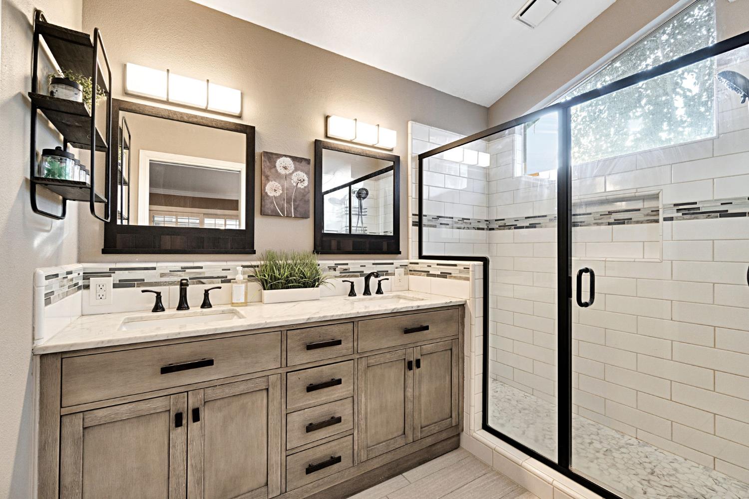 9150 N Woodlawn Dr, Fresno, CA 93720