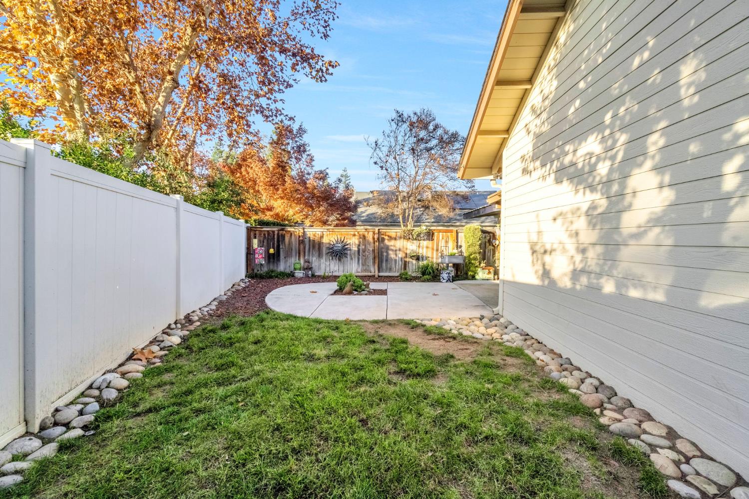 9150 N Woodlawn Dr, Fresno, CA 93720