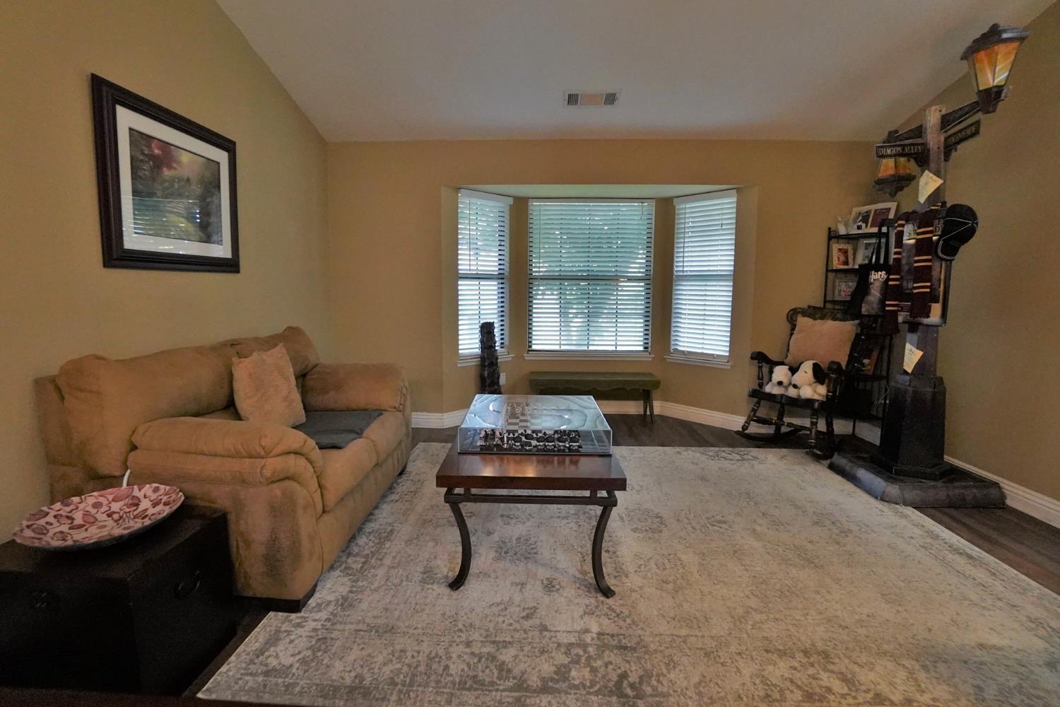 1230 W Sierra Ave, Fresno, CA 93711