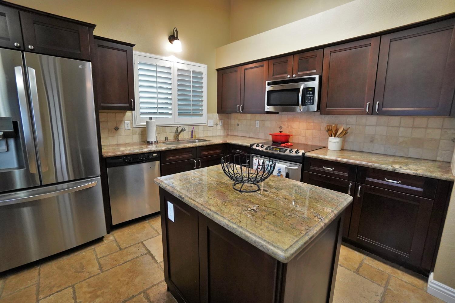 1230 W Sierra Ave, Fresno, CA 93711