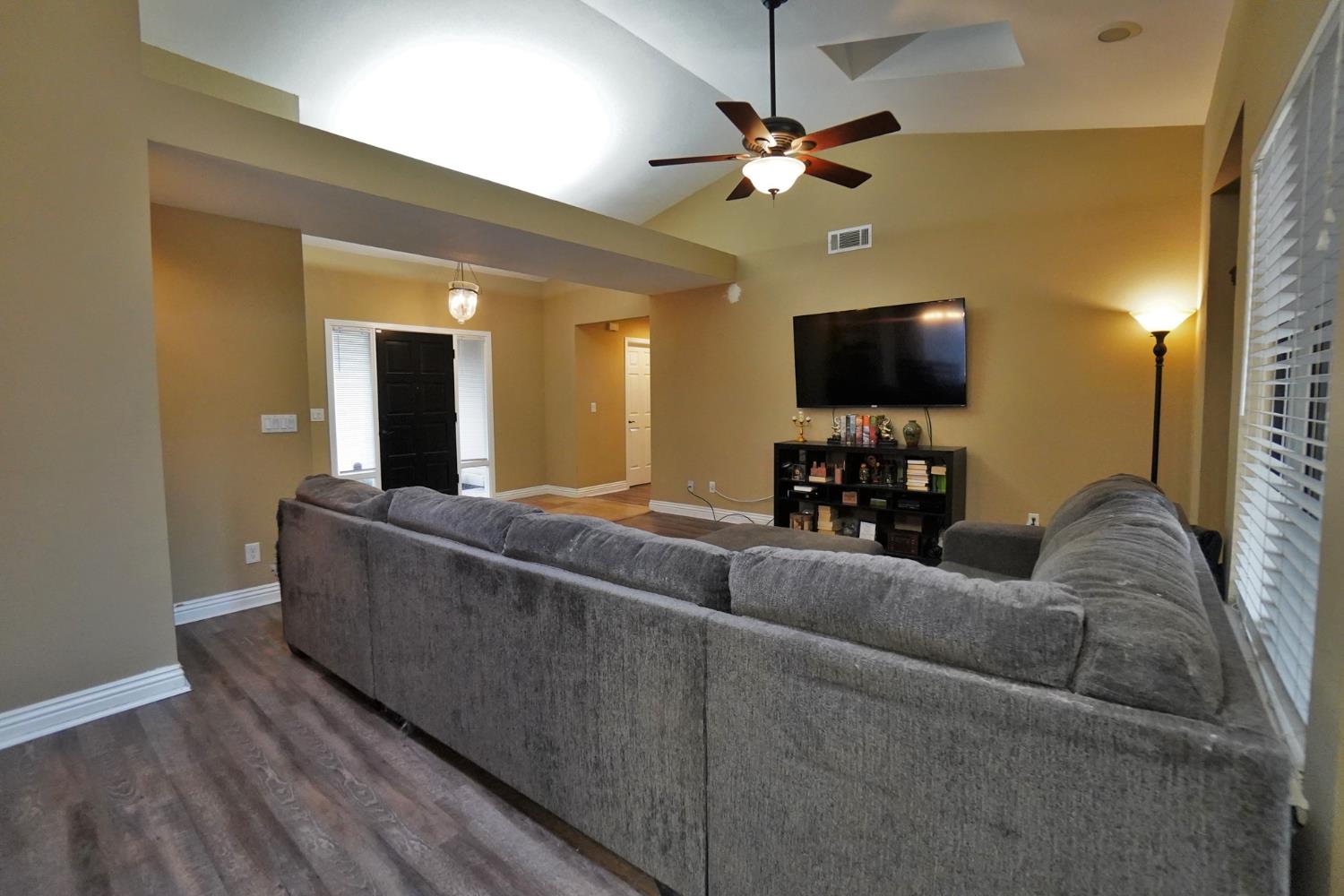 1230 W Sierra Ave, Fresno, CA 93711