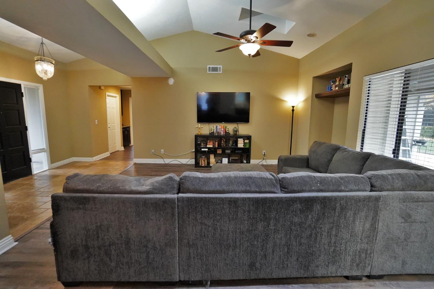 1230 W Sierra Ave, Fresno, CA 93711