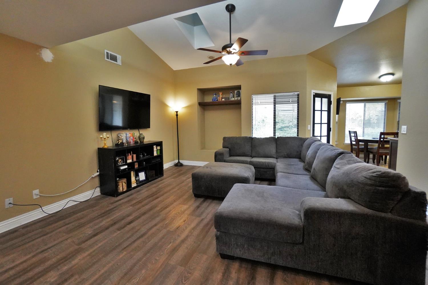 1230 W Sierra Ave, Fresno, CA 93711