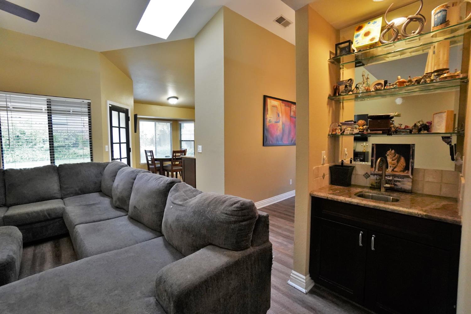 1230 W Sierra Ave, Fresno, CA 93711