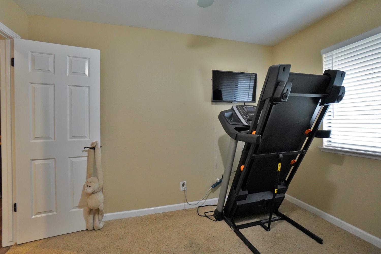 1230 W Sierra Ave, Fresno, CA 93711