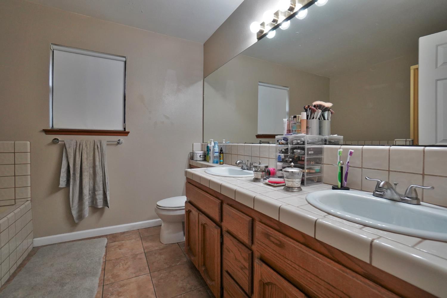 1230 W Sierra Ave, Fresno, CA 93711