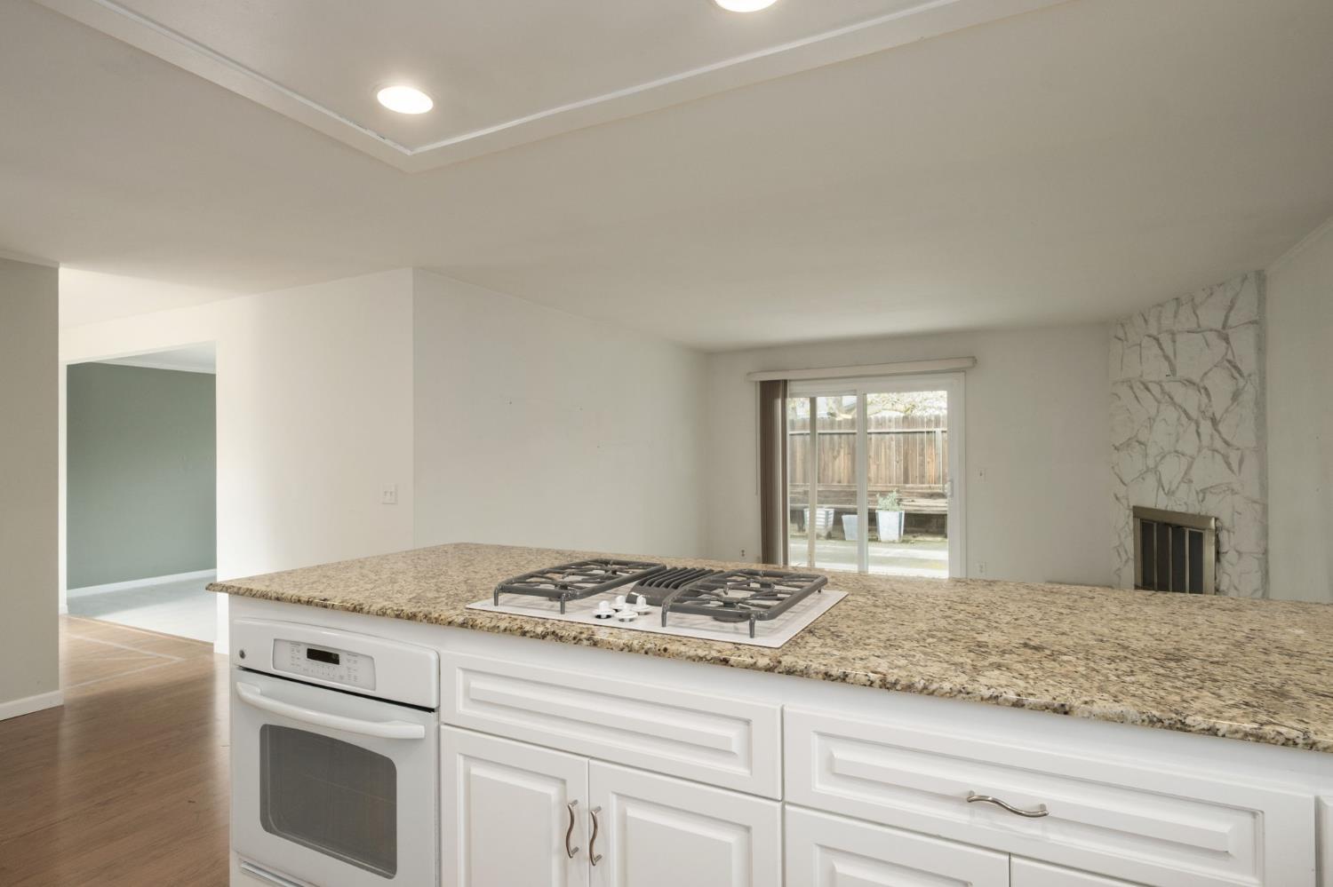 516 W Palo Alto Ave, Fresno, CA 93704