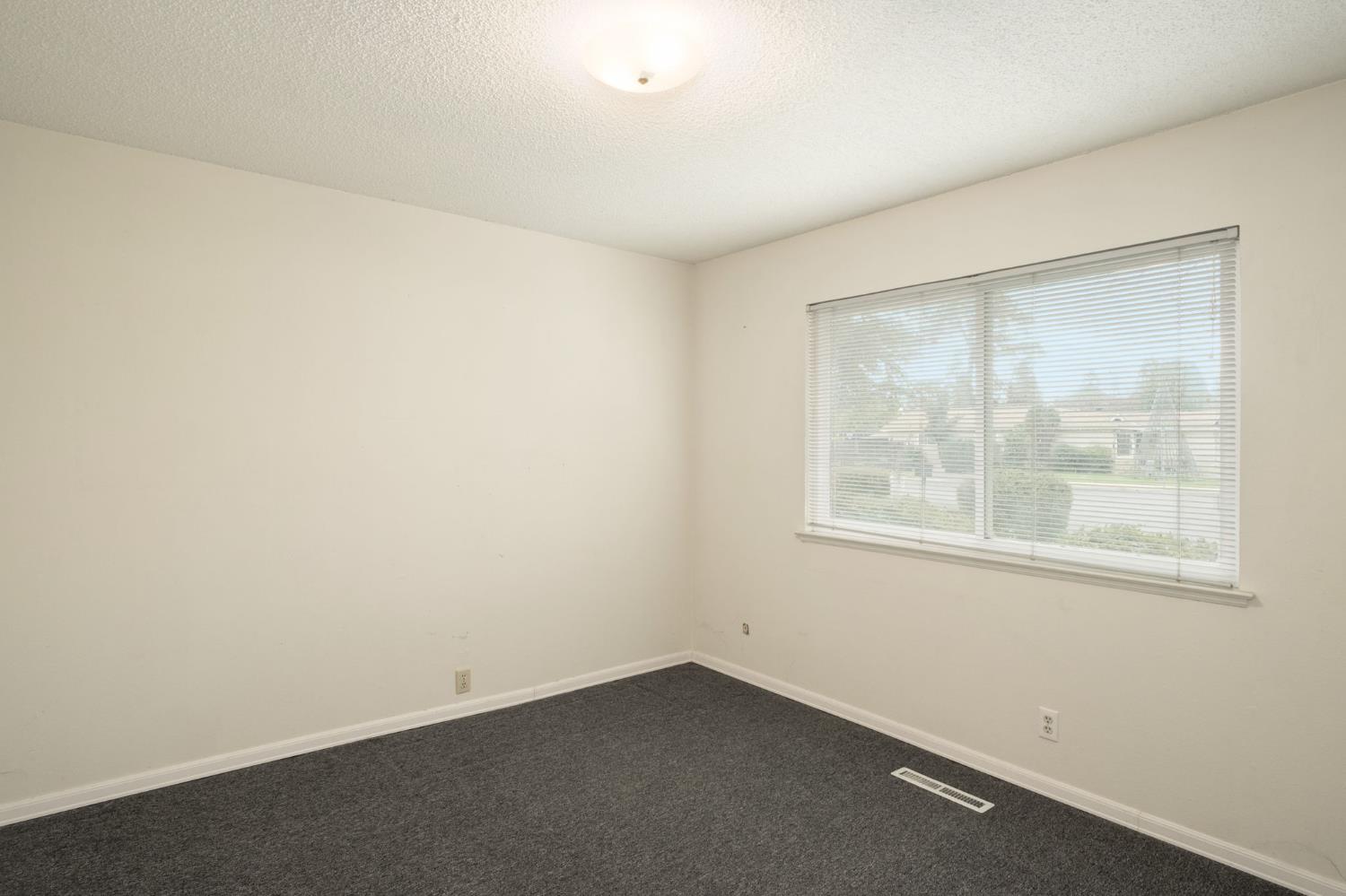 516 W Palo Alto Ave, Fresno, CA 93704