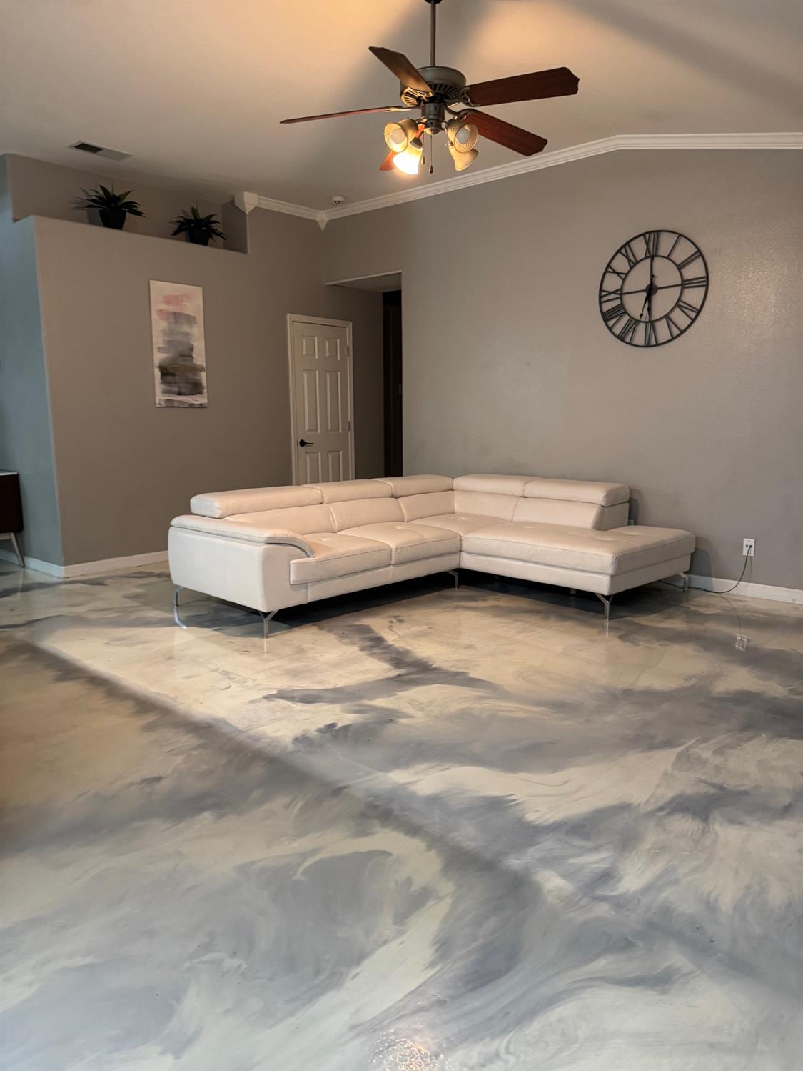 5626 W Carmen Ave, Fresno, CA 93722