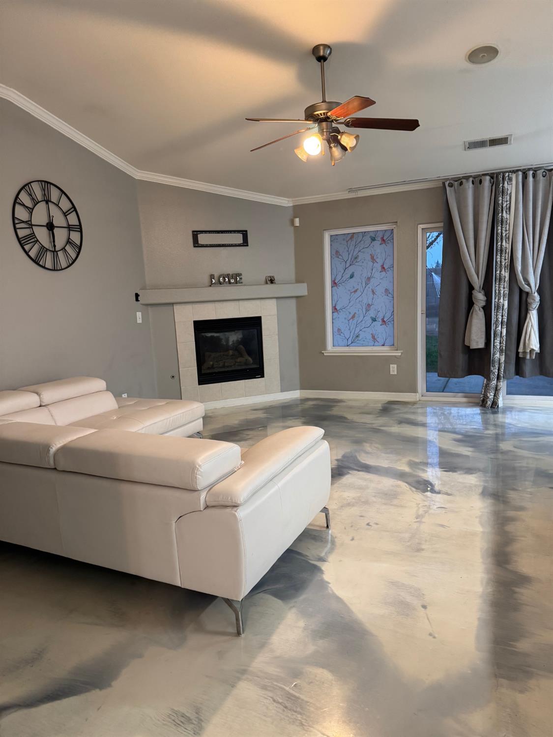 5626 W Carmen Ave, Fresno, CA 93722