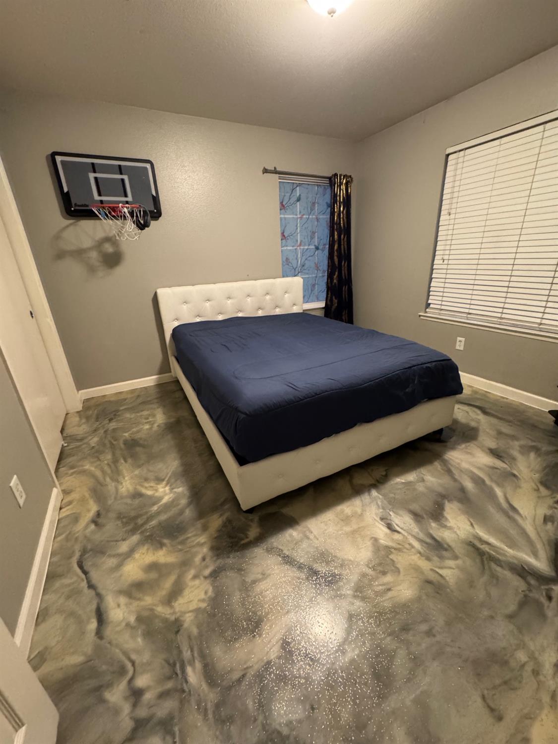 5626 W Carmen Ave, Fresno, CA 93722