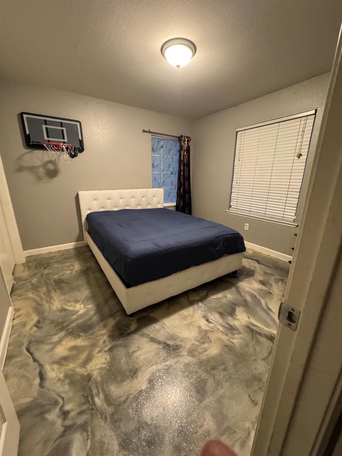 5626 W Carmen Ave, Fresno, CA 93722