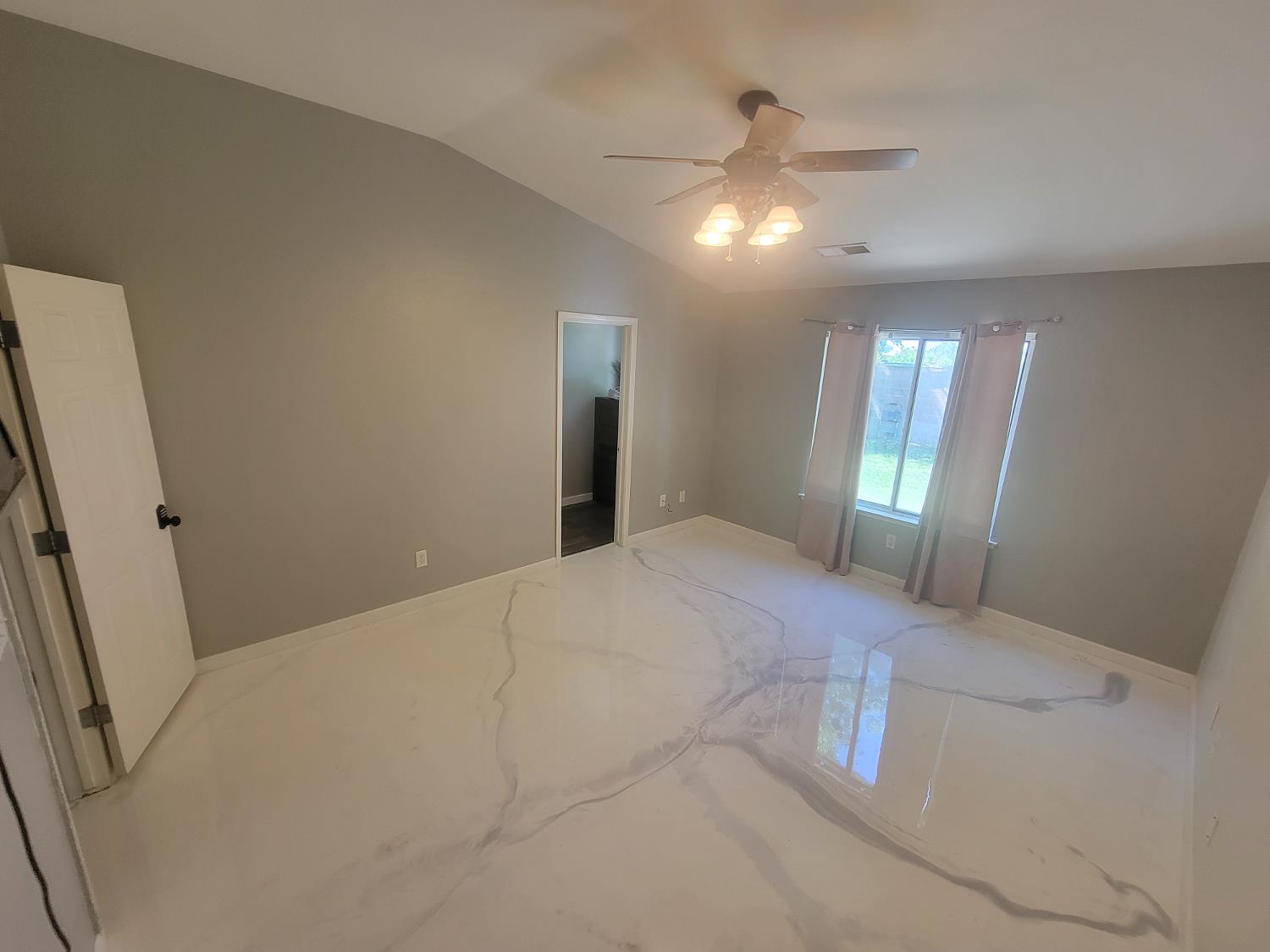 5626 W Carmen Ave, Fresno, CA 93722