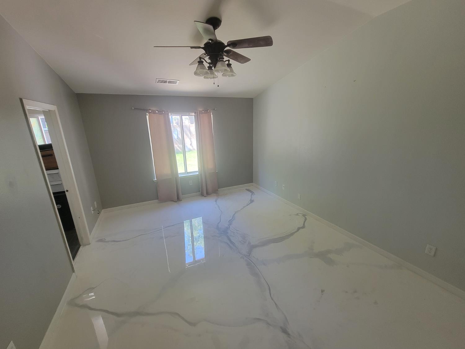 5626 W Carmen Ave, Fresno, CA 93722