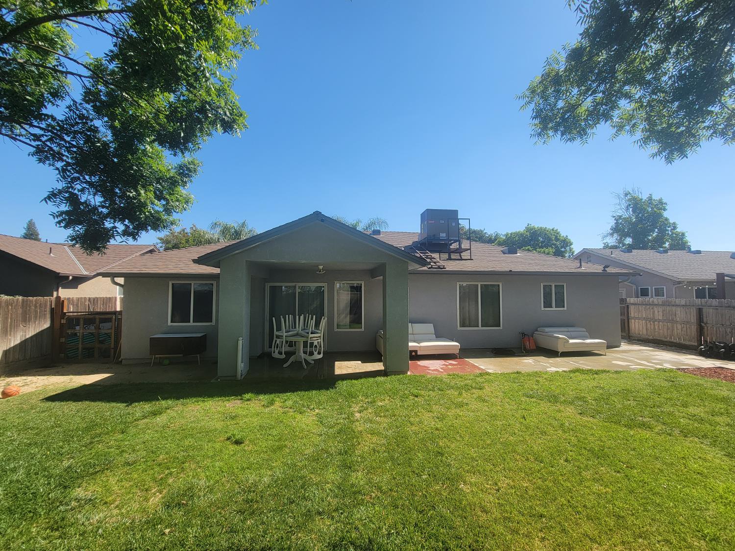 5626 W Carmen Ave, Fresno, CA 93722