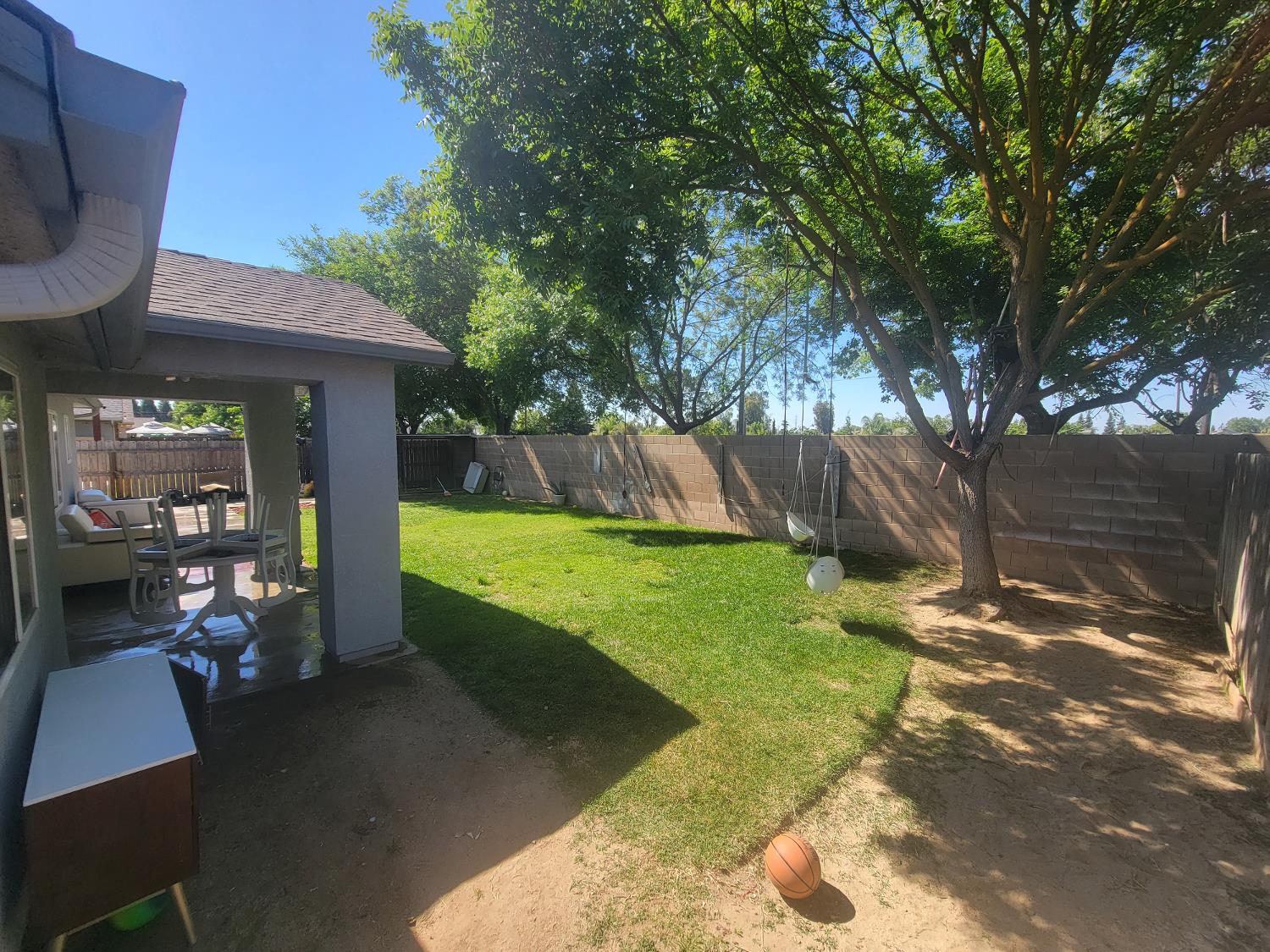 5626 W Carmen Ave, Fresno, CA 93722