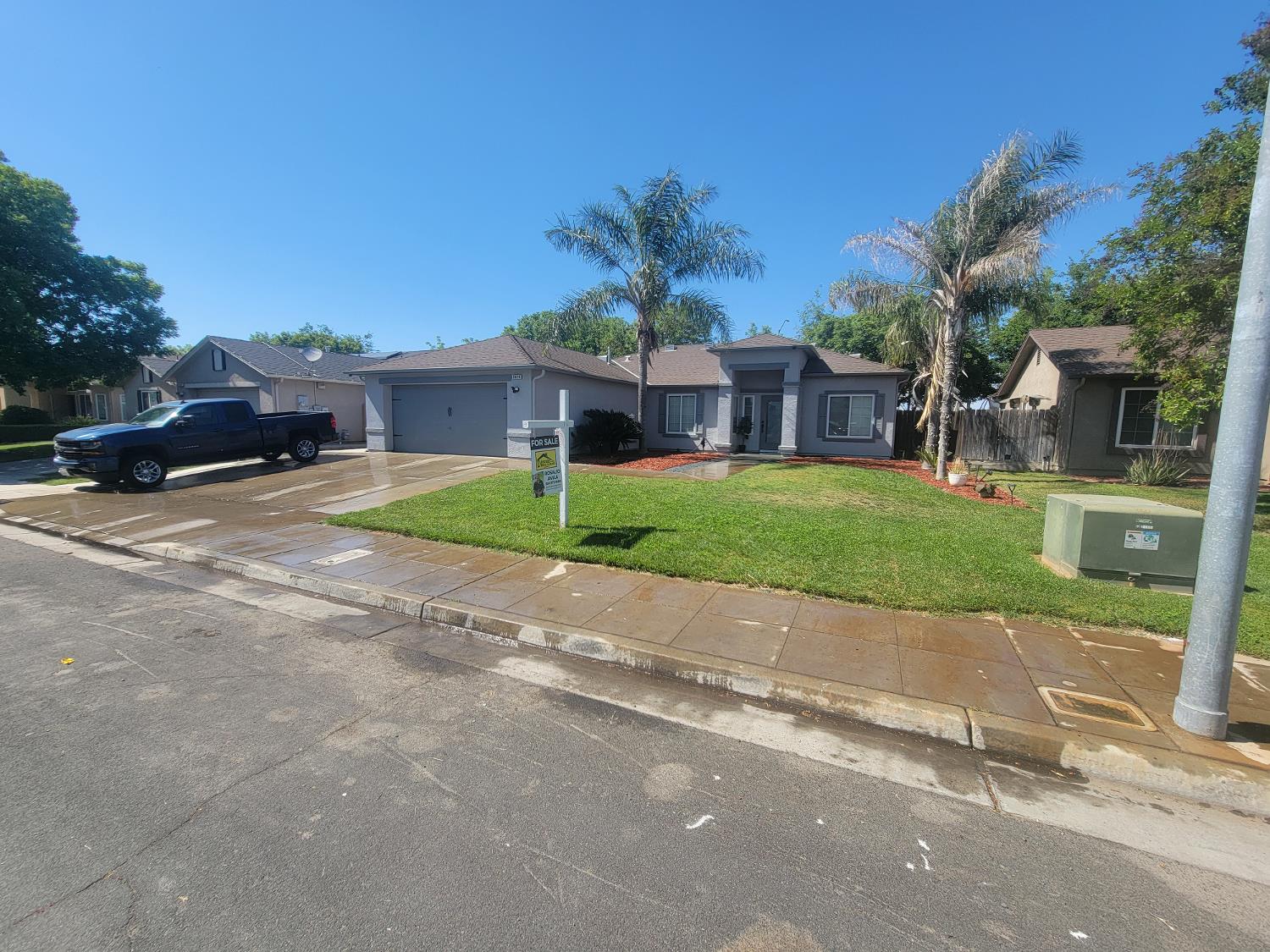 5626 W Carmen Ave, Fresno, CA 93722