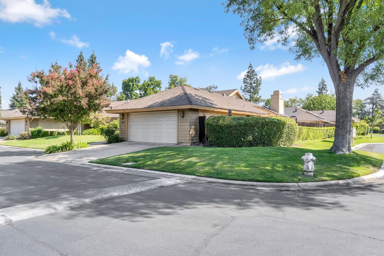 1041 W Sierra Ave, Fresno, CA 93711