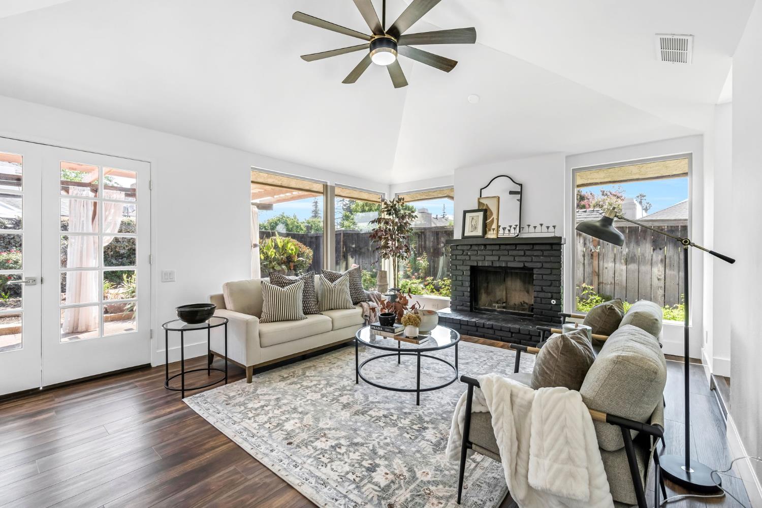 1041 W Sierra Ave, Fresno, CA 93711