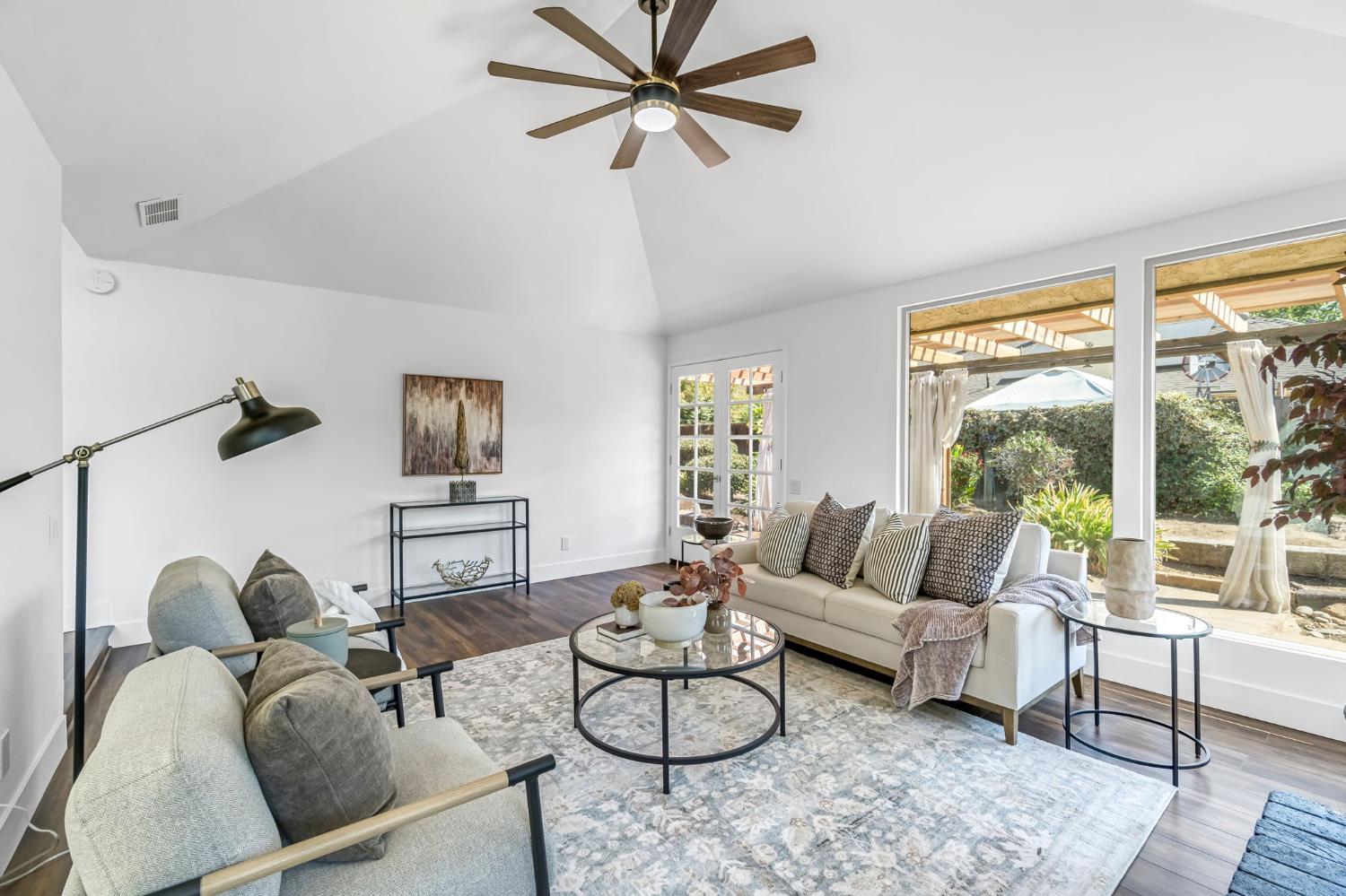 1041 W Sierra Ave, Fresno, CA 93711