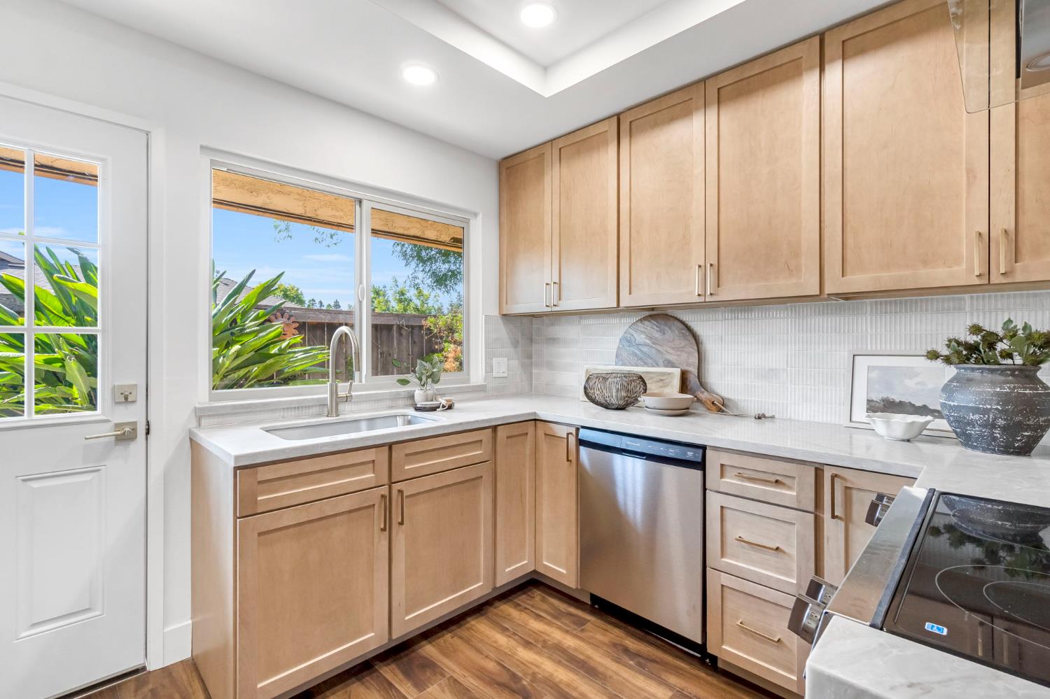 1041 W Sierra Ave, Fresno, CA 93711