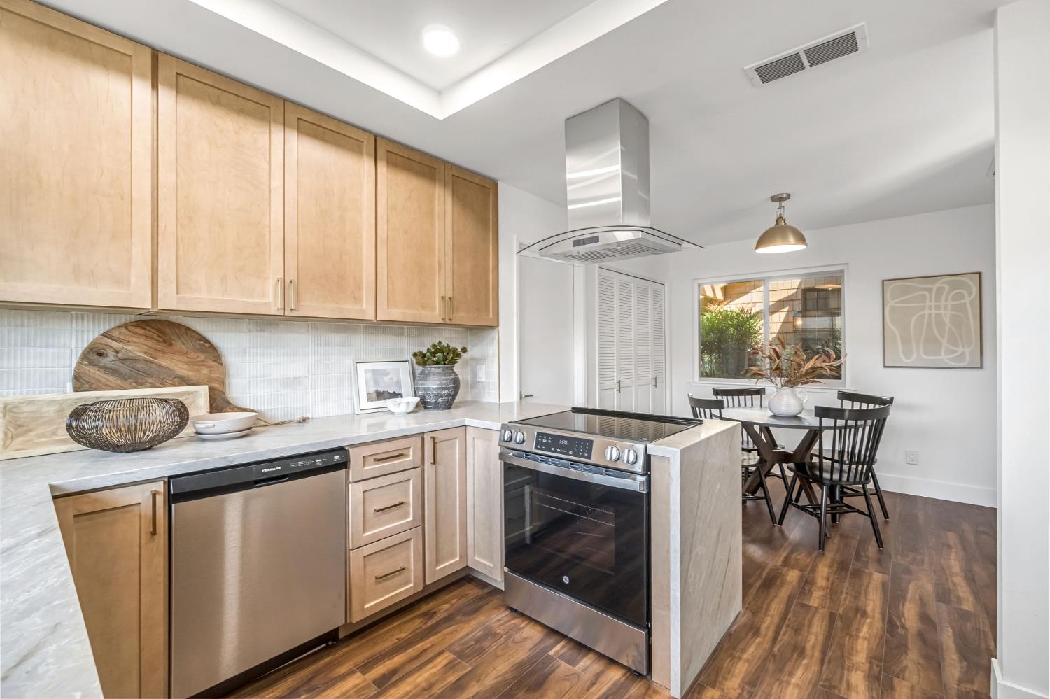 1041 W Sierra Ave, Fresno, CA 93711