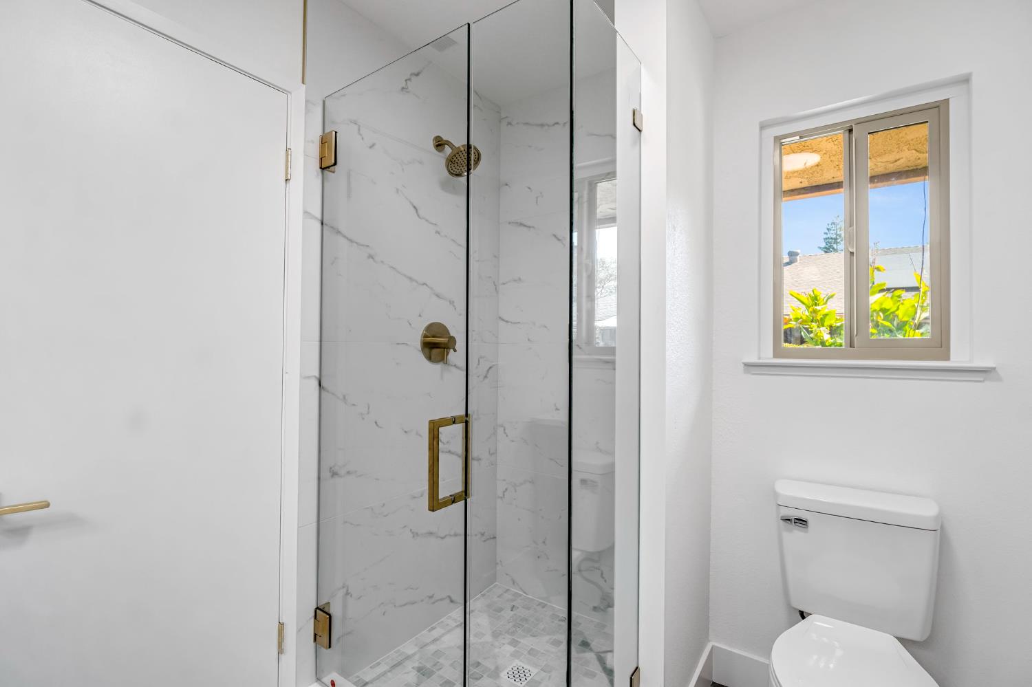 1041 W Sierra Ave, Fresno, CA 93711