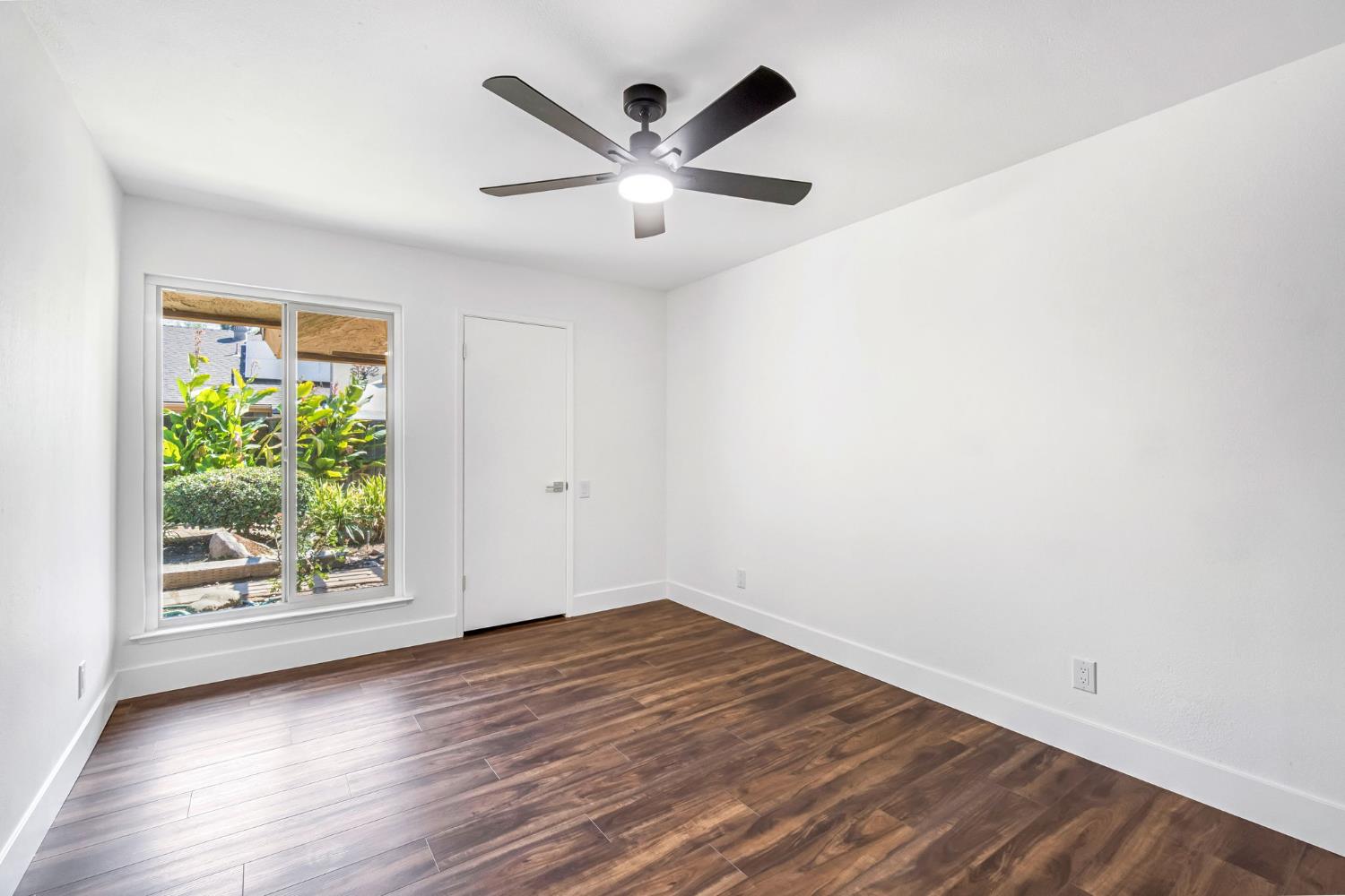 1041 W Sierra Ave, Fresno, CA 93711