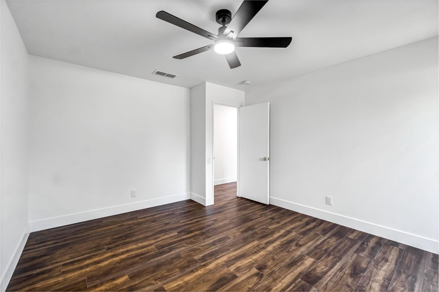 1041 W Sierra Ave, Fresno, CA 93711