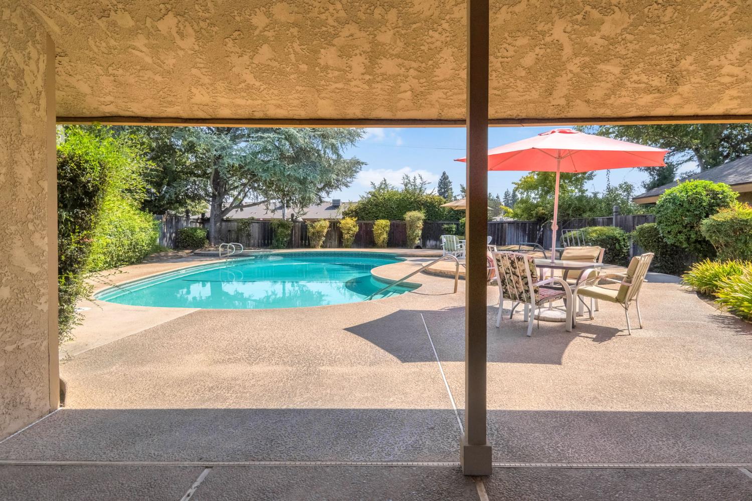 1041 W Sierra Ave, Fresno, CA 93711