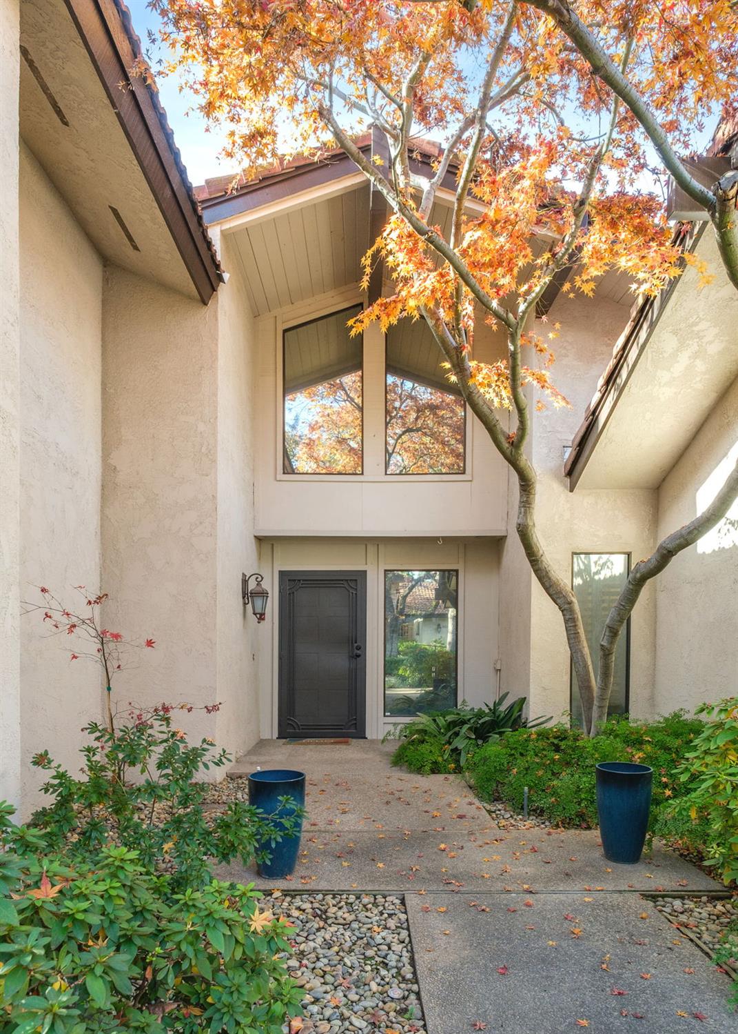 5554 N El Adobe Dr N, Fresno, CA 93711