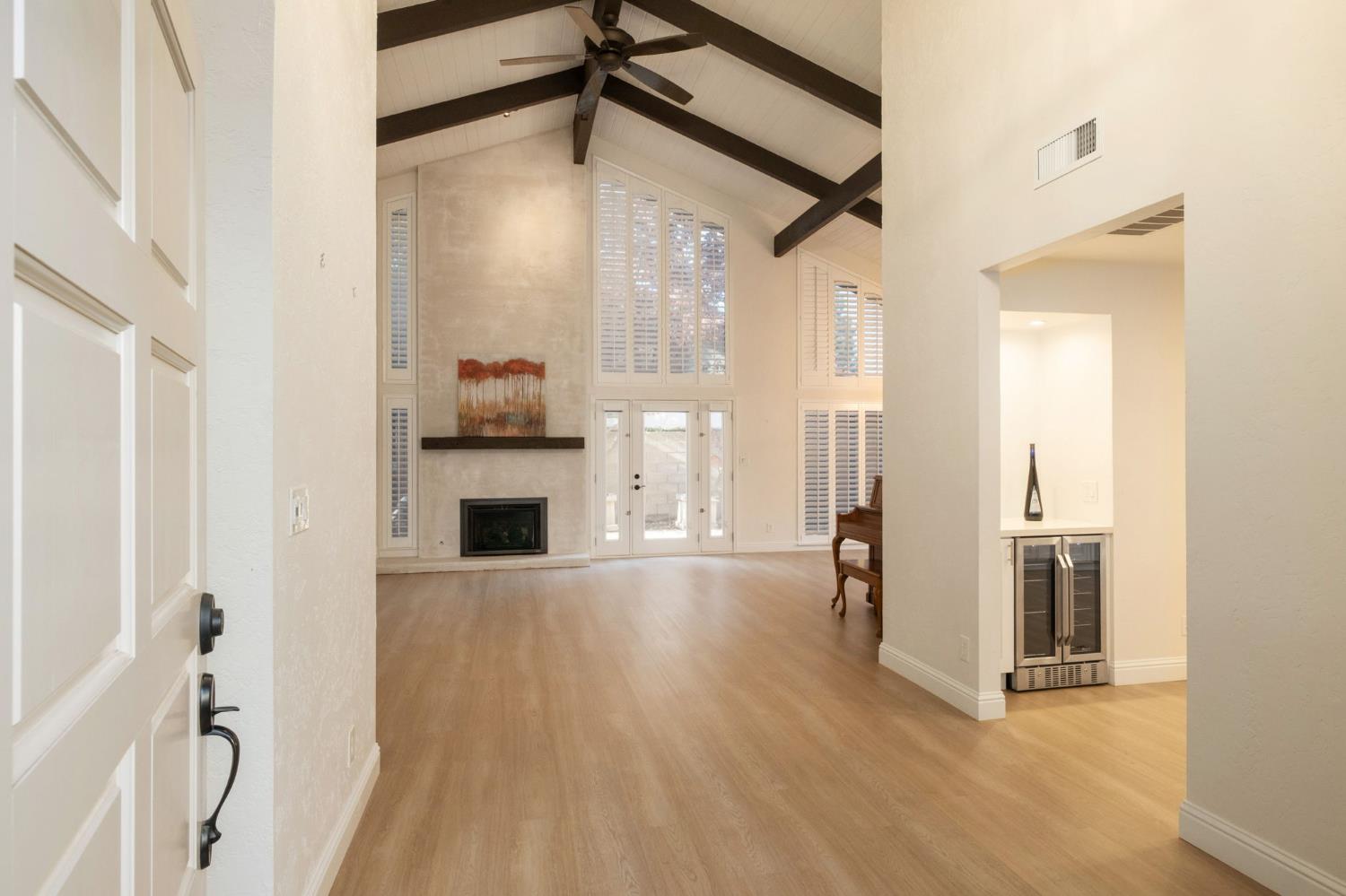 5554 N El Adobe Dr N, Fresno, CA 93711