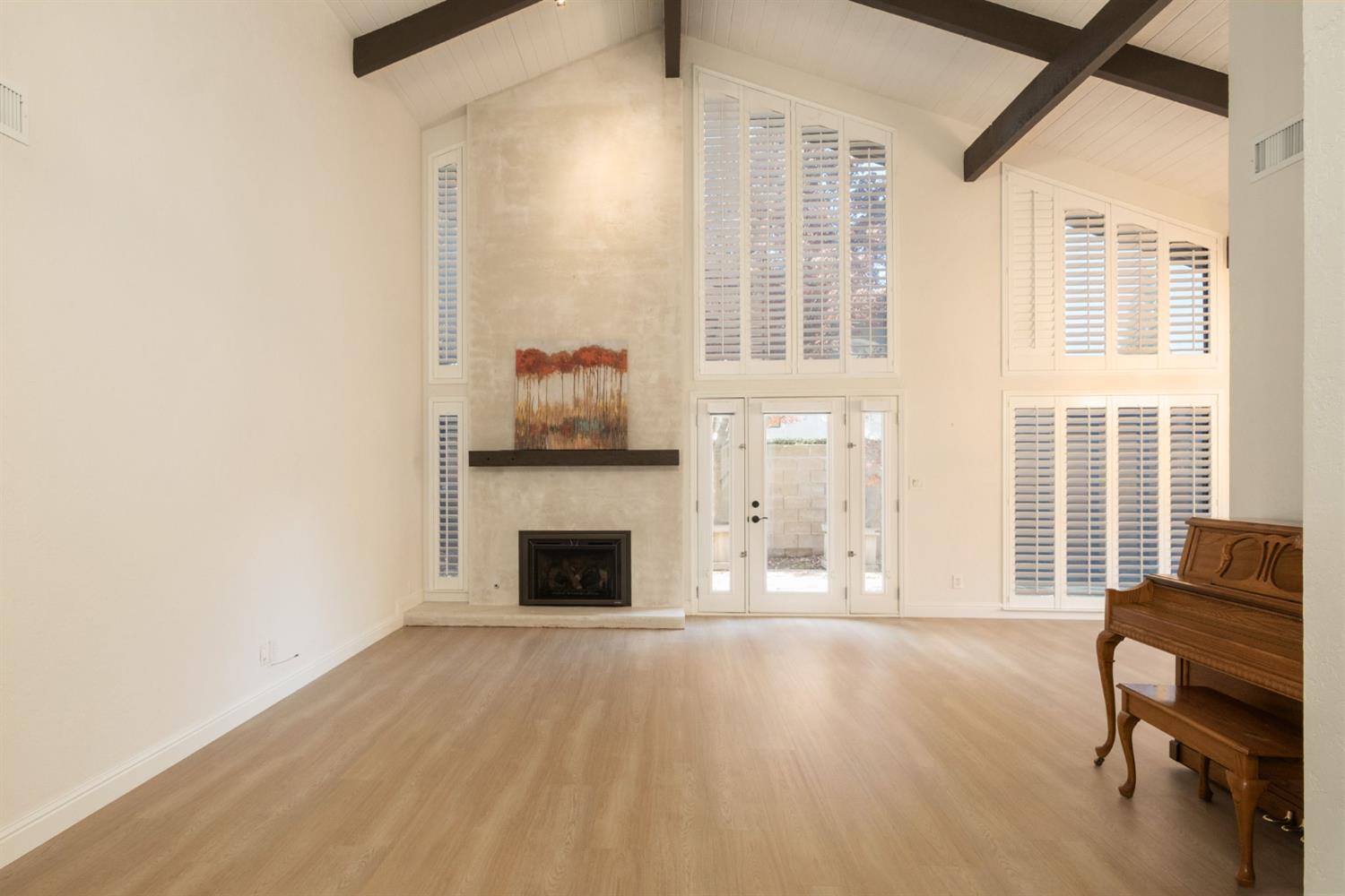 5554 N El Adobe Dr N, Fresno, CA 93711