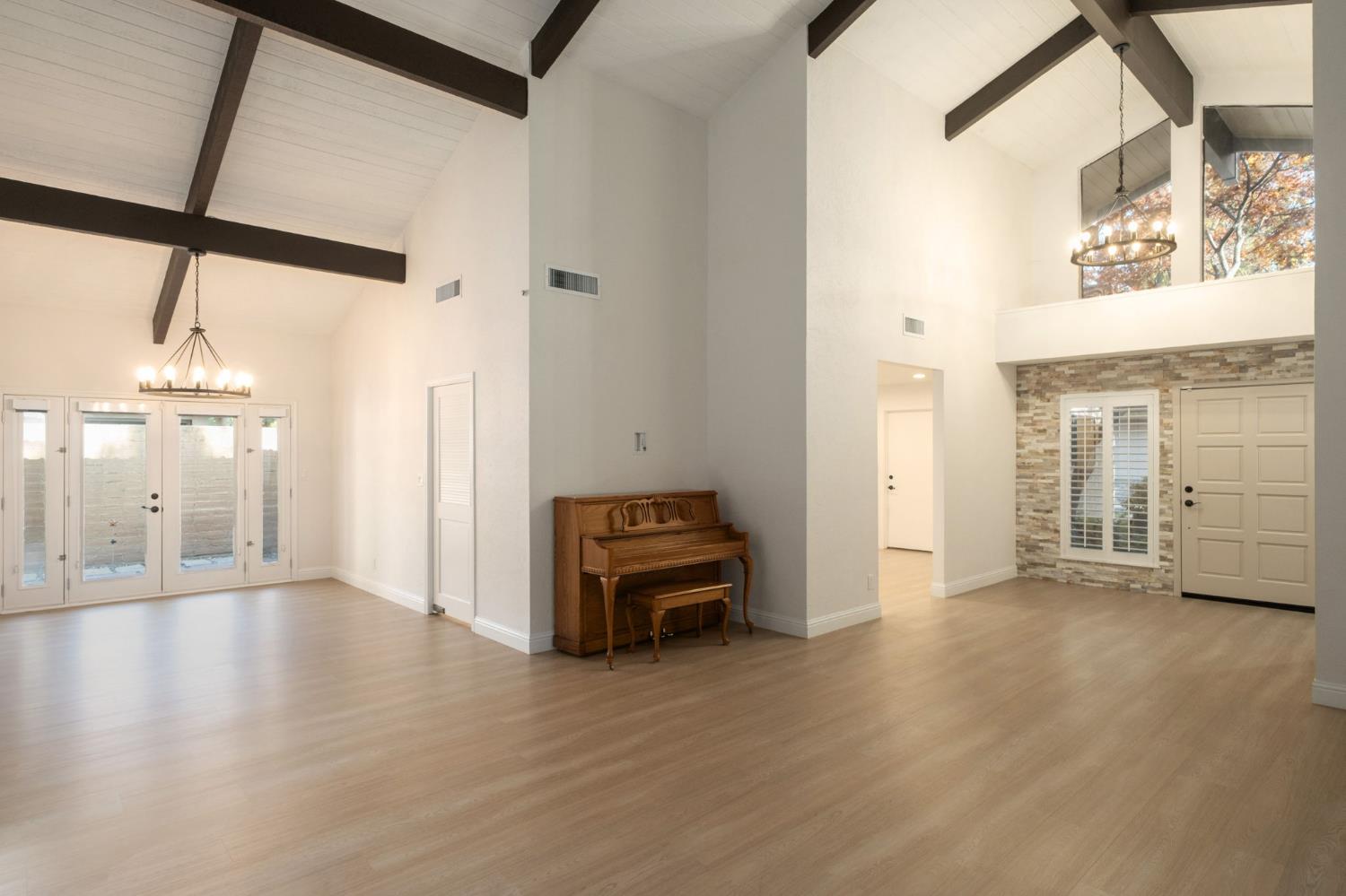 5554 N El Adobe Dr N, Fresno, CA 93711