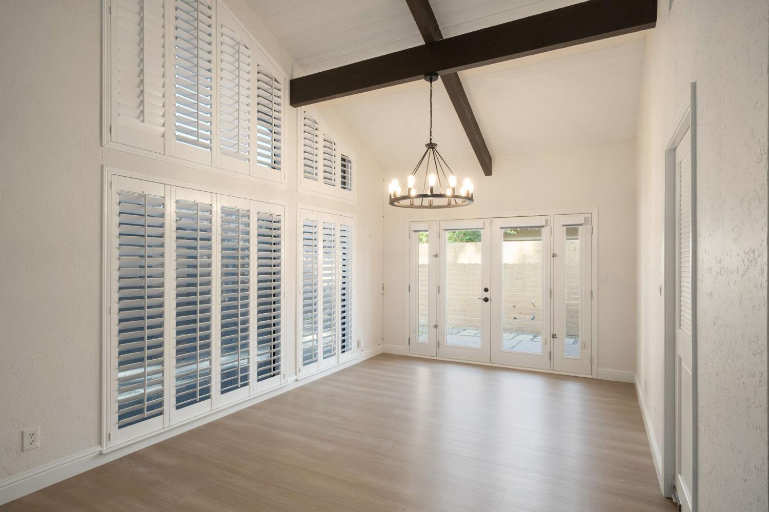 5554 N El Adobe Dr N, Fresno, CA 93711