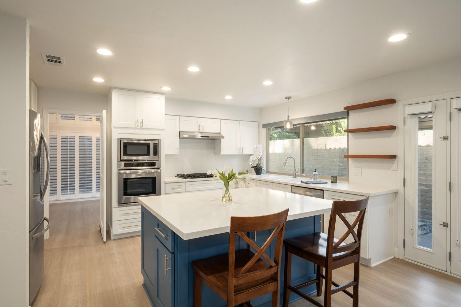 5554 N El Adobe Dr N, Fresno, CA 93711