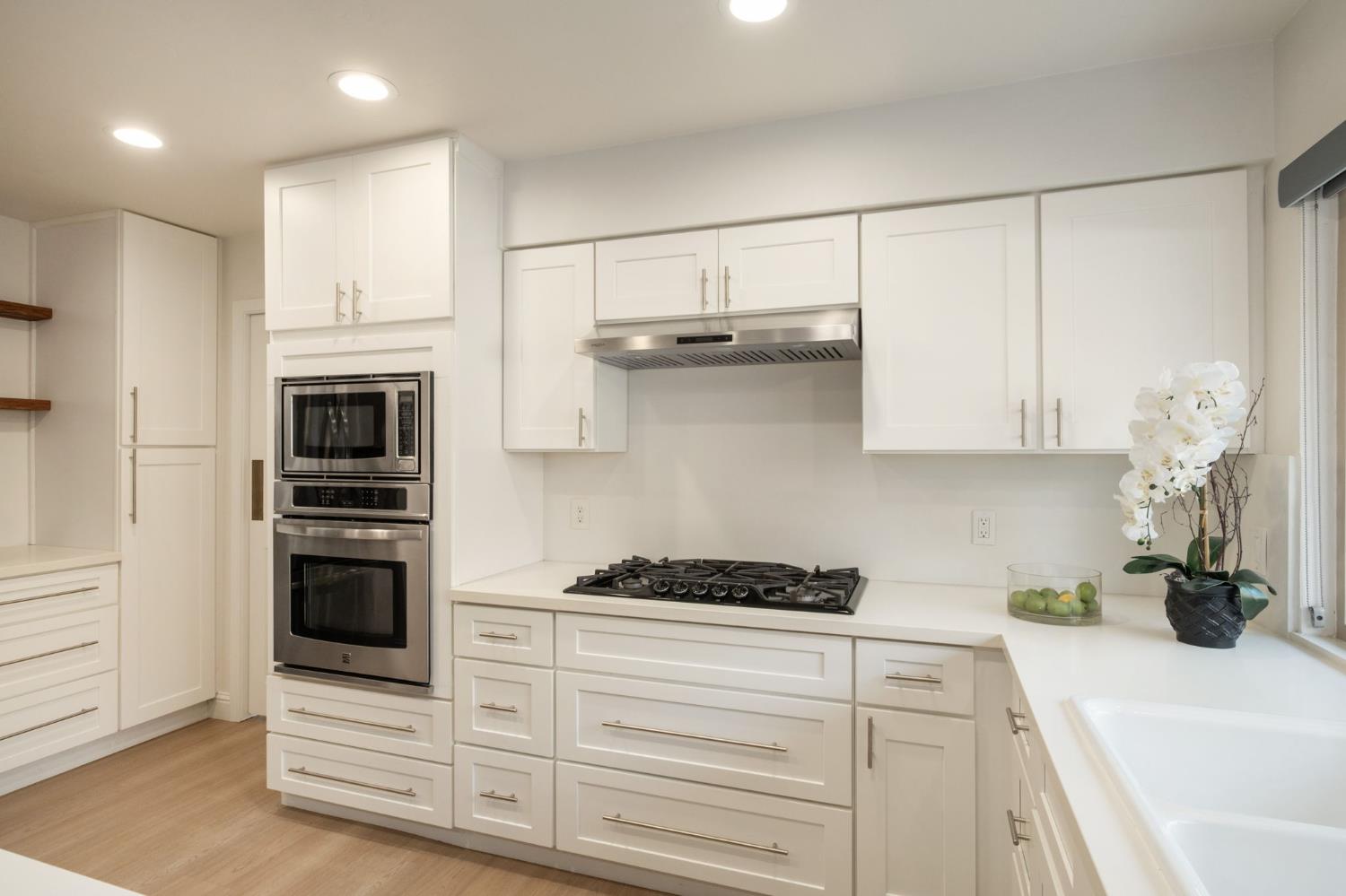 5554 N El Adobe Dr N, Fresno, CA 93711