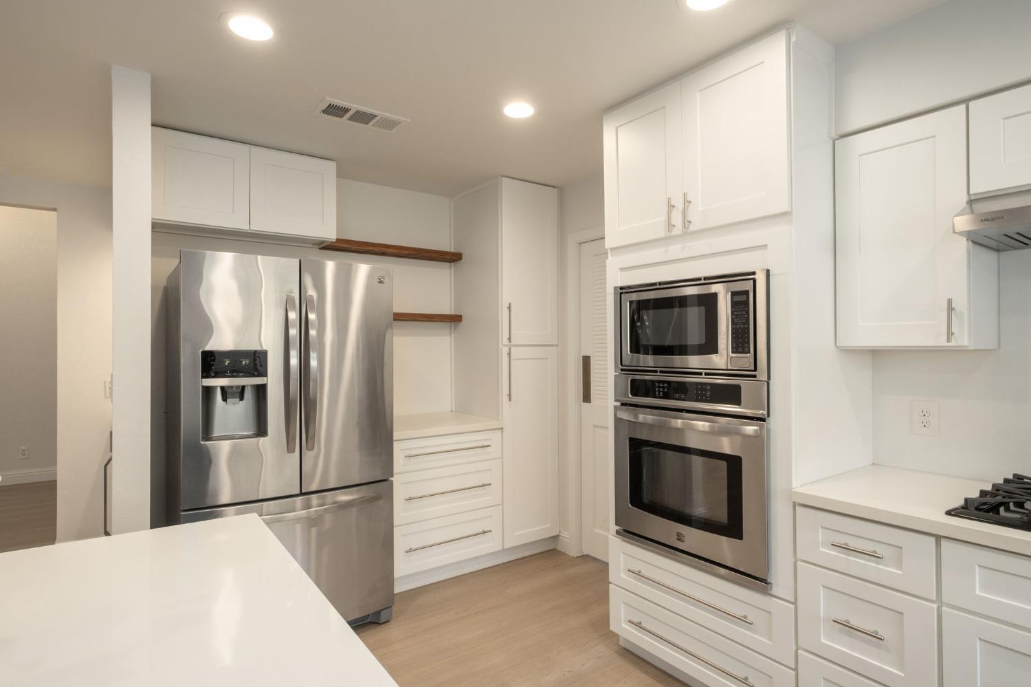 5554 N El Adobe Dr N, Fresno, CA 93711