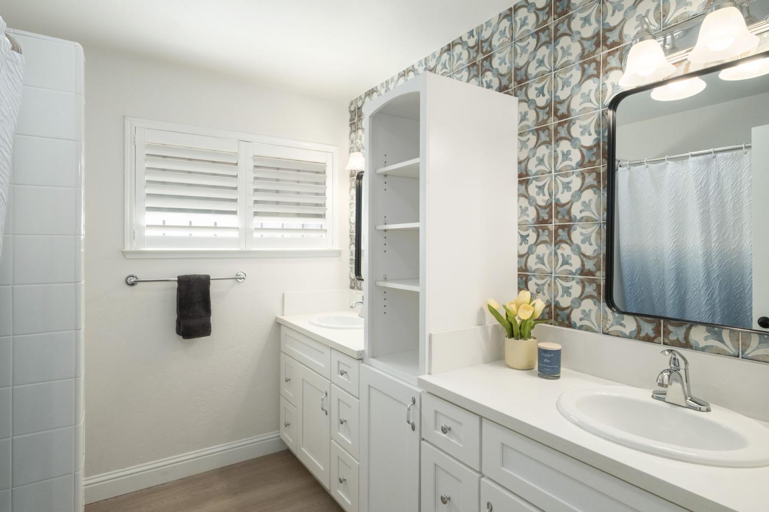 5554 N El Adobe Dr N, Fresno, CA 93711