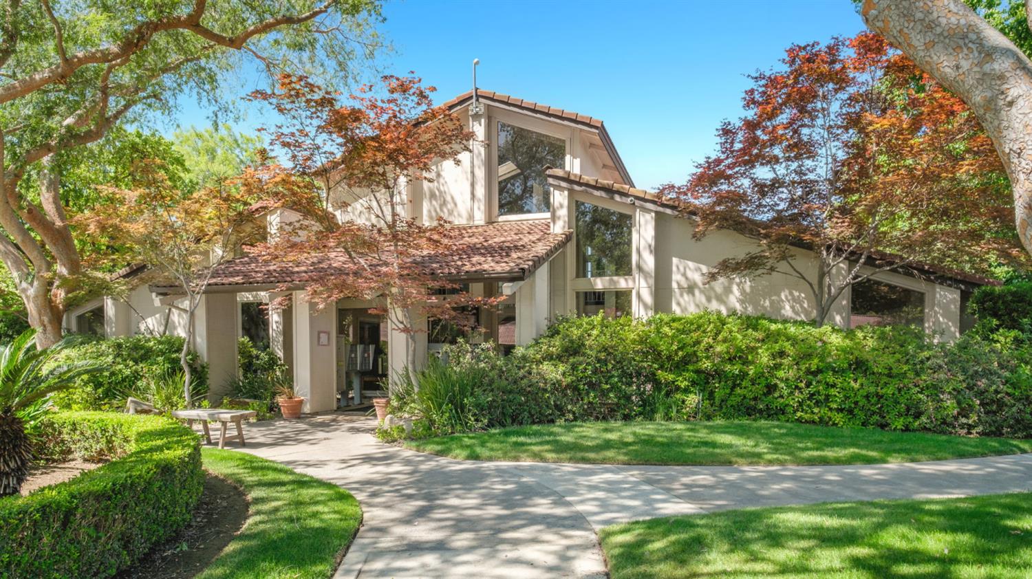 5554 N El Adobe Dr N, Fresno, CA 93711