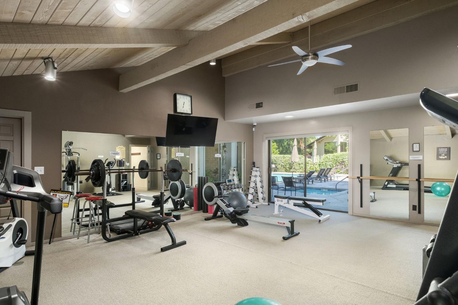 5554 N El Adobe Dr N, Fresno, CA 93711