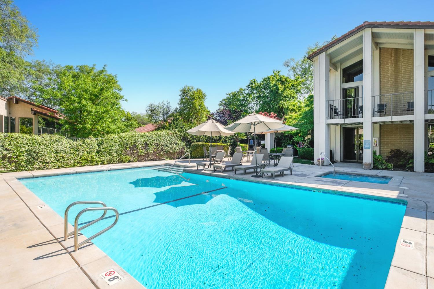 5554 N El Adobe Dr N, Fresno, CA 93711