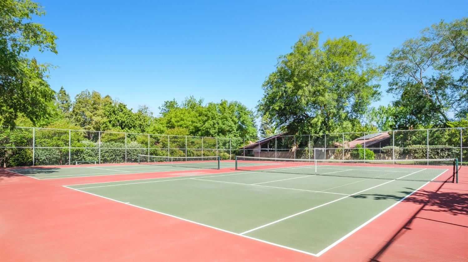 5554 N El Adobe Dr N, Fresno, CA 93711