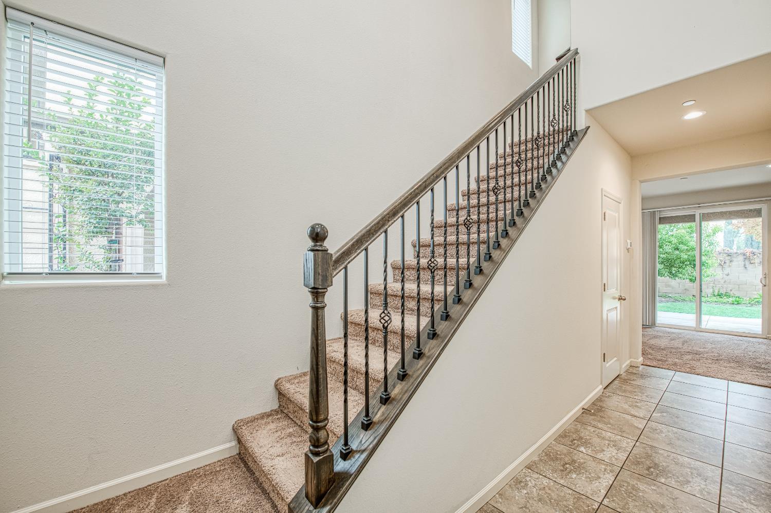 5450 W Santa Barbara Dr, Fresno, CA 93722