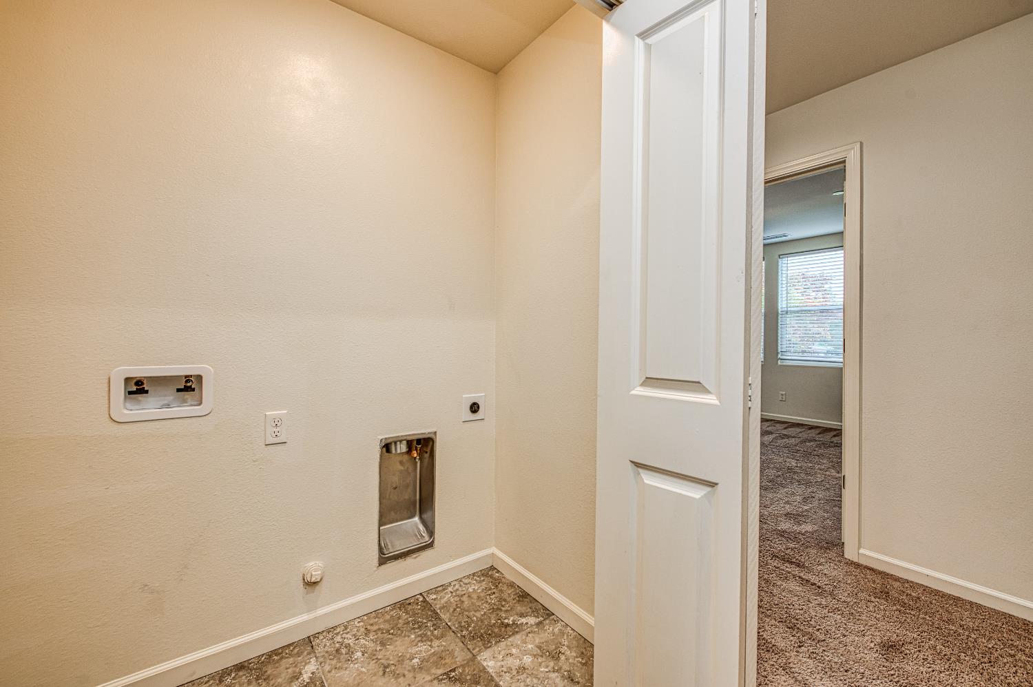 5450 W Santa Barbara Dr, Fresno, CA 93722