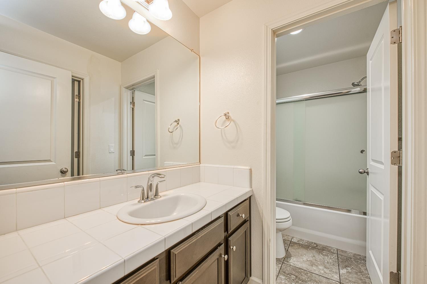 5450 W Santa Barbara Dr, Fresno, CA 93722