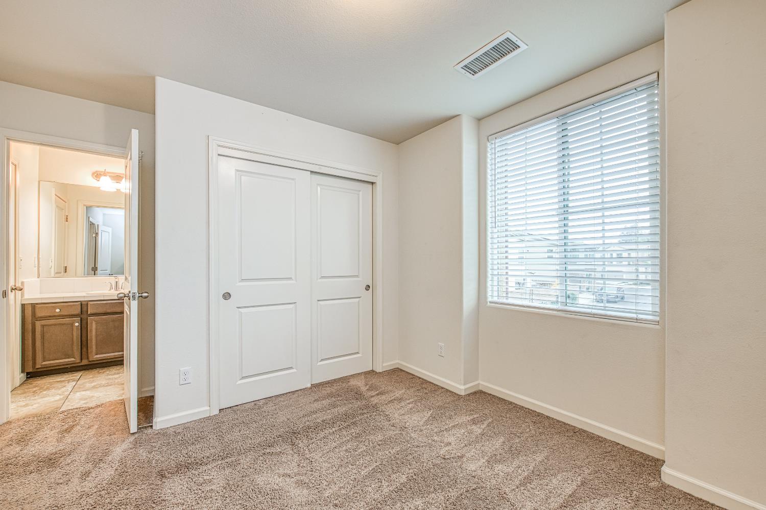 5450 W Santa Barbara Dr, Fresno, CA 93722