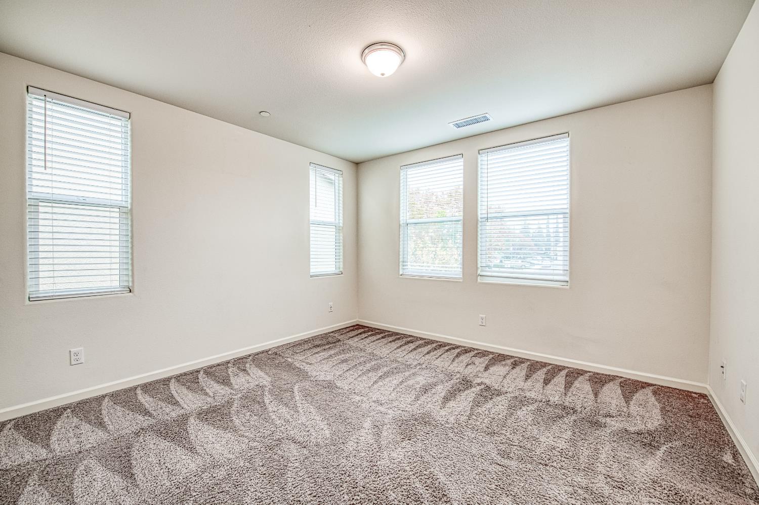 5450 W Santa Barbara Dr, Fresno, CA 93722