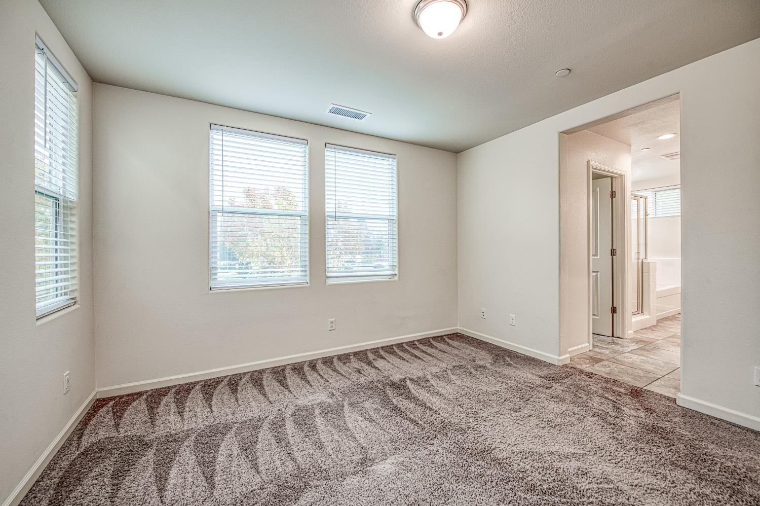 5450 W Santa Barbara Dr, Fresno, CA 93722